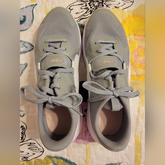 NIB Nike Ladies In Season TR 13 Athletic Shoes - Picture 2 of 8